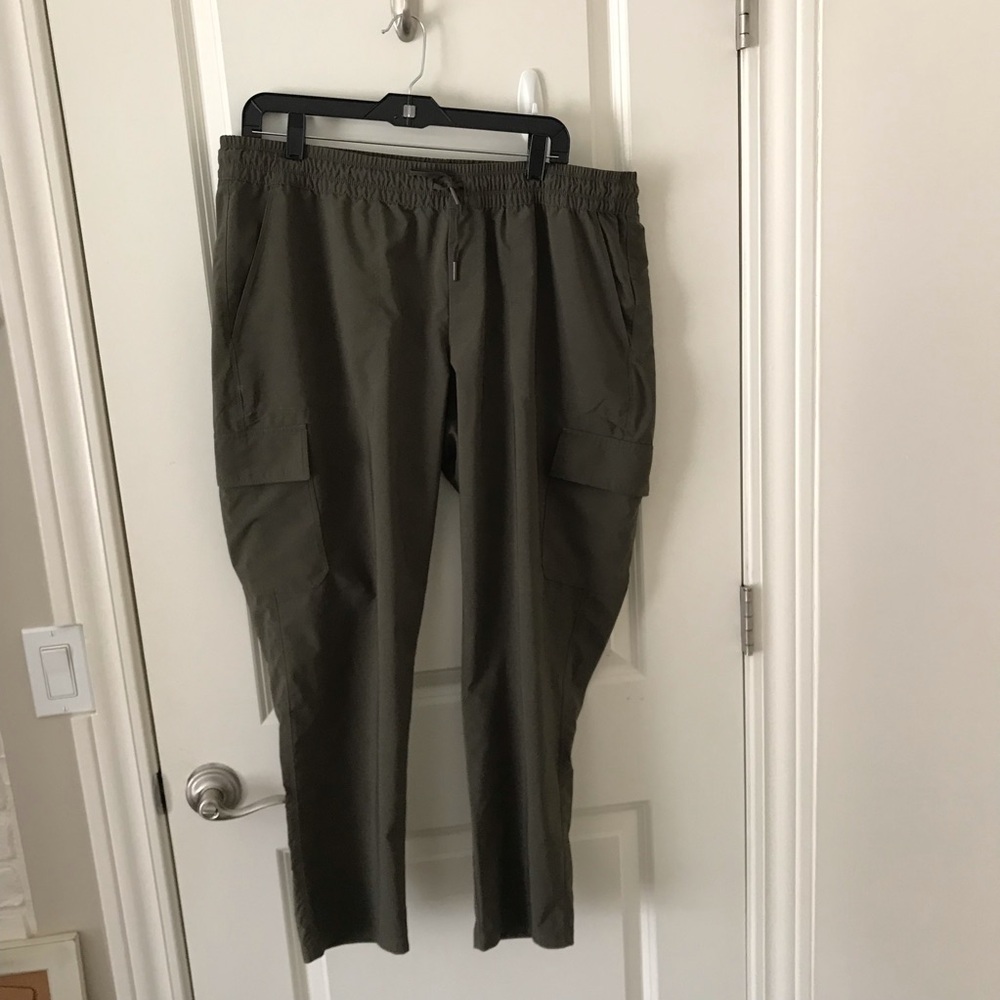 The North Face Women’s Never Stop Exploring Cargo Pants